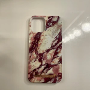 iPhone skal  - Nytt oanvändt 12/12pro skal nypris 299:- Bara å höra av er!🫶🏻