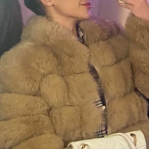 Pälsjacka M - Äkta päls strl M (jag har XS, har haft den som oversized). Använd 2 ggr, från min webshop forellie.se