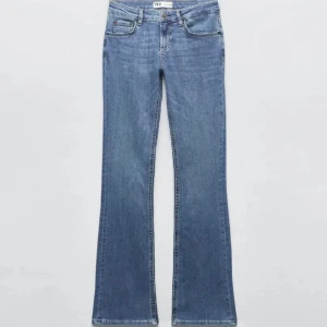 Zara jeans - Snygga jeans från zara, lowwaist! Slutsålda tror jag!!! Tryck inte på köp nu
