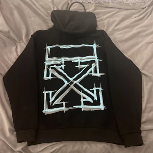 Off white hoodie - Helt ny med tags jätte skön hoodie pris kan diskuteras