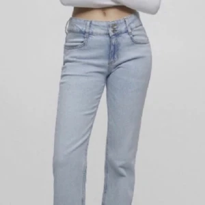 Lågmidajde jeans - Lågmidjade pull and bear jeans 