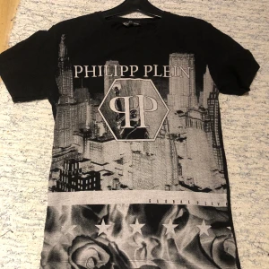 Philipp plein T-shirt strl l - Mer som en m i storlek..använt skick