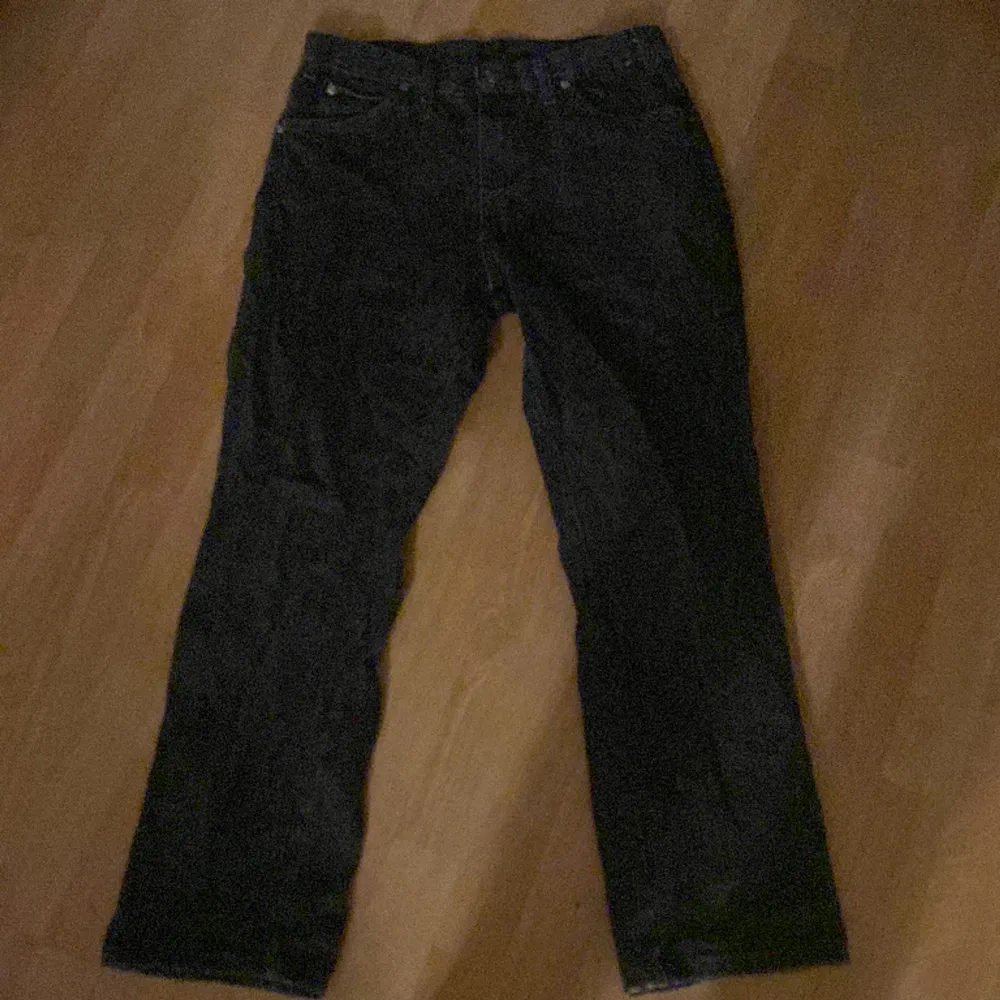 Jeans från Dickies, storlek 34x30. Riktigt bra kvalite och typ straight små baggy fit. Kontakta mig för fler frågor eller bilder. . Jeans & Byxor.