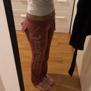 Juicy byxor  -  Kom privat för mer information om de!!!! Använt ett par gånger! ❤️‍🔥