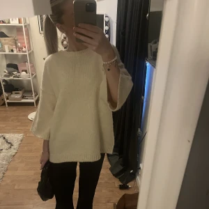 Stickad tröja  - Super fin stickad tshirt 💕strl L men jag brukar ha s