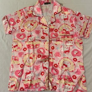 Hello kitty pyjamas - Hello kitty pyjamas i stl s-m, oanvänd, skriv gärna för frågor och fler bilder. 