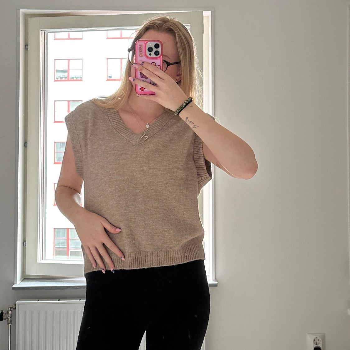 Beige stickad väst - 90