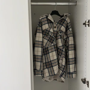 En Vårjacka -  Har inte använt på ett Tag ser typ helt ny