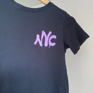 T-shirt från HM -  Enkel t-shirt , från HM Storlek 134/140 