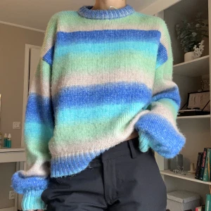 Stickad tröja - Fin tröja, säljer pga att jag inte använder den🥰