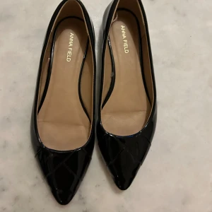 ballerinas🖤♣️ - ballerinas med spetsig tå i stl 38. Fint lackade🖤♣️ Perfekta till kostymbyxor! 