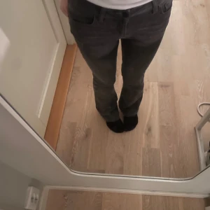 gråa gina jeans - jätte fina jeans från gina young💕 köpt för 400, bra skick