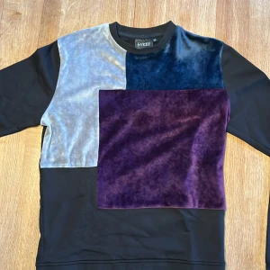 Lavichy tröja, storlek M - Säljer min Lavichy tröja som är i nyskick i storlek medium. Pris kan diskuteras. 