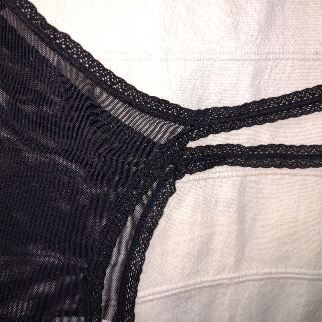 Svart see through linne med spets - genomskinlig topp i mesh - 93