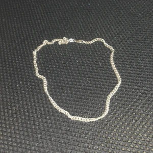 800 kr - Ett silver halsband för 800kr  45cm långt 