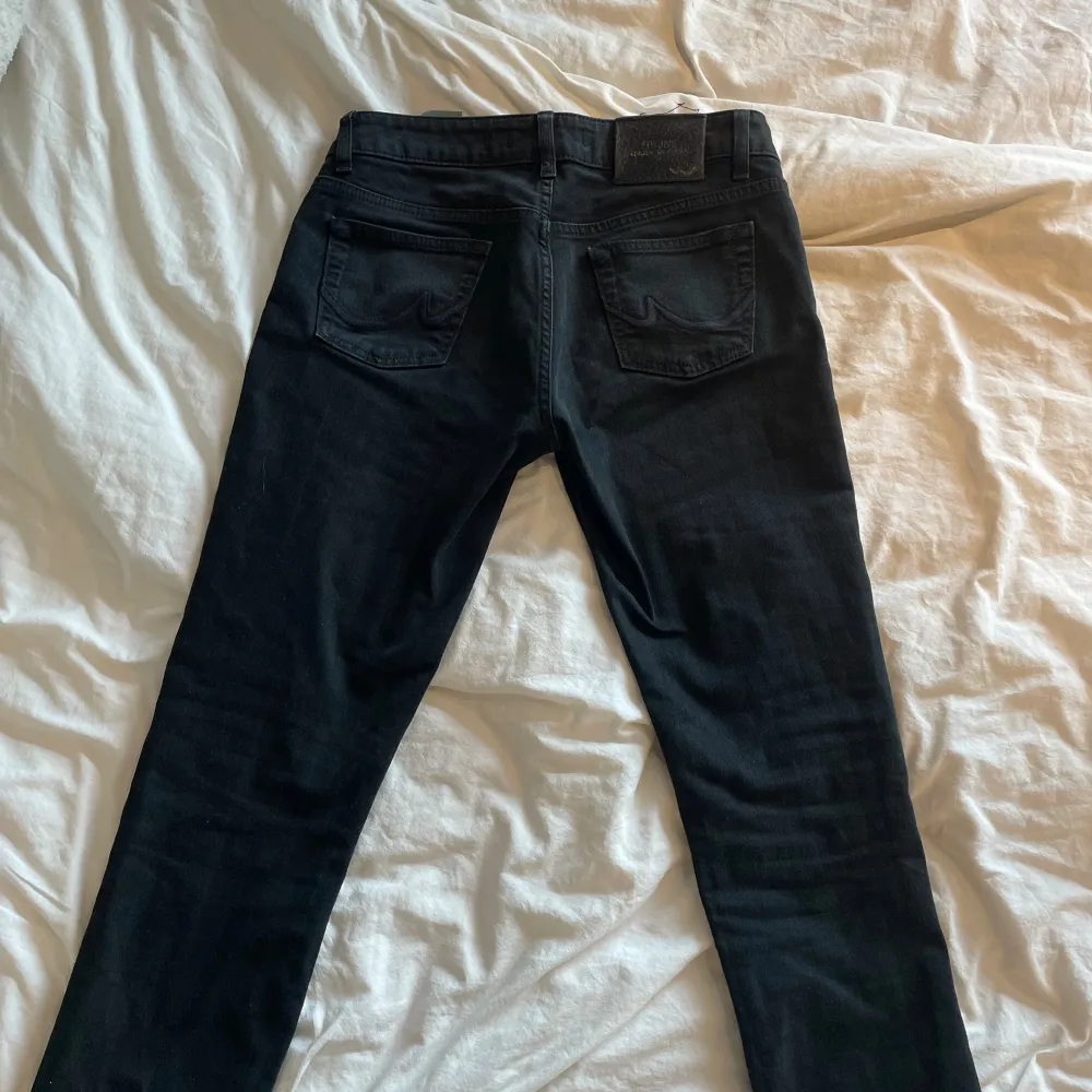 Säljer dessa jeansen då dom inte kommer till användning. W28 L34 och passar mig som vanligtvis har S/M och är 165. Priset diskuteras vid snabb affär och om ni har några frågor är det bara att fråga.. Jeans & Byxor.