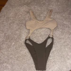 Baddräkt - Snygg baddräkt från SHEIN. Använd en gång så i väldigt bra skick!  Storlek S. 