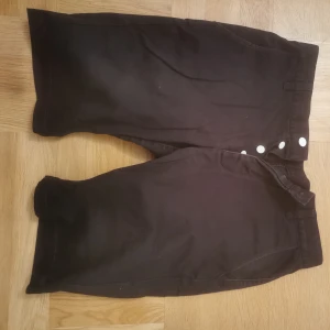 Shorts - Shorts använda 2 gånger. Ligger bara i byrålådan. 