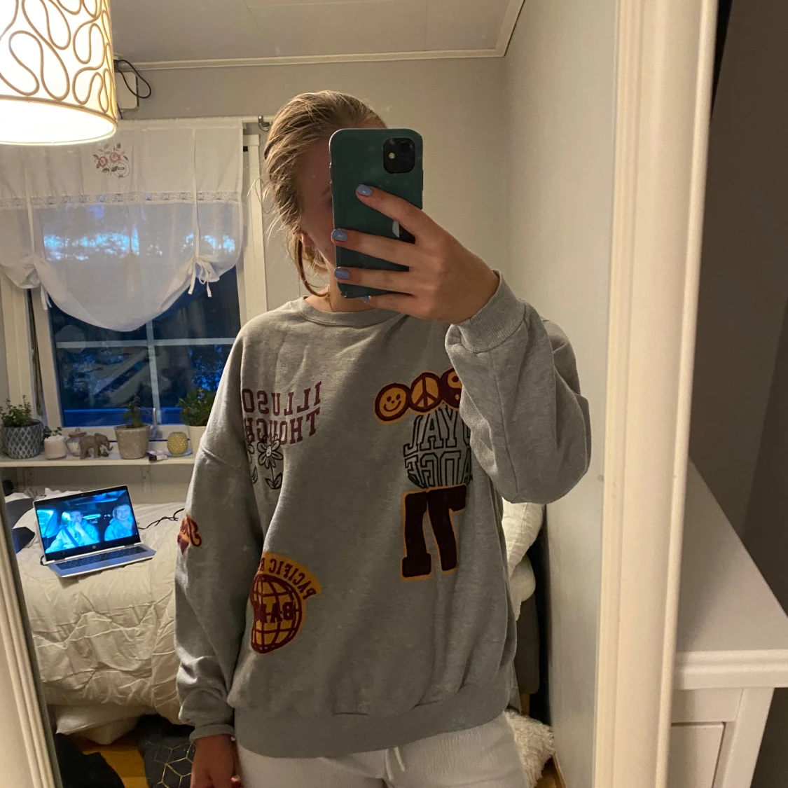 Grå sweatshirt
