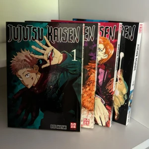 Jujutsu Kaisen - Jujutsu Kaisen manga, köpte dessa utan att veta att de var på tyska. Säljer en för 80kr och alla för 200