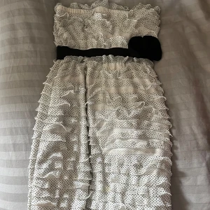 Söt klänning - Söt klänning som aldrig använts