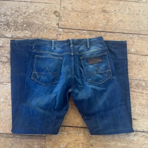 Wrangler Jeans - Dm för frågor!