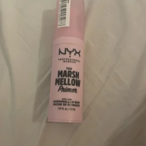 Ny marshmallow primer från nyx  -  Ny primer från NYX Jag gör ett fint bas inför sminket gör så sminket håller  ( ny pris 200)  