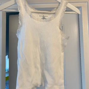 Brandy Melville linne - Ribbat linne från brandy Melville! Bra skick!😊