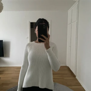 Vit Gap tröja  - Vit Gap-tröja, storlek xxs-xs, lämplig för en smal tjej, gott skick