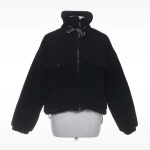 Zara jacka - En fin vår/höst jacka som är super bekväm!! Den är i väldigt bra skick och hög kvalitet 💗