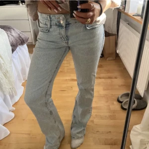 Bootcut jeans - Säljer dessa lågmidjade bootcut jeans. Storlek 38 men små i storleken så sitter bra på mig som har 36❤️