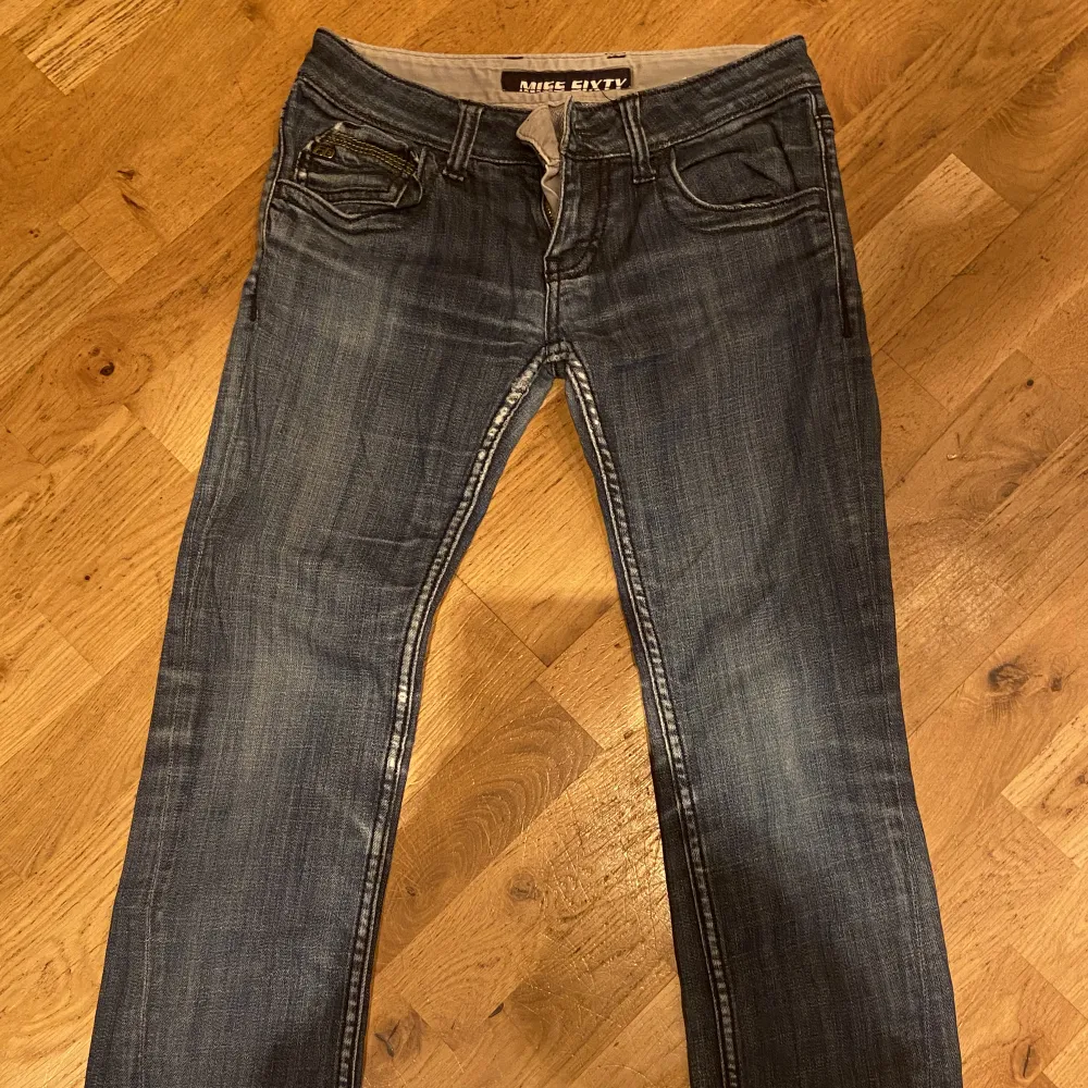 Snygga miss sixty jeans, kommer tyvärr inte till användning men jättesnygga❤️. Jeans & Byxor.
