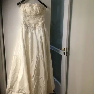 Bröllops kläder - Hej  Jag har använt bara en gång på min bröllop och det är jätte snyggt och utan fel.