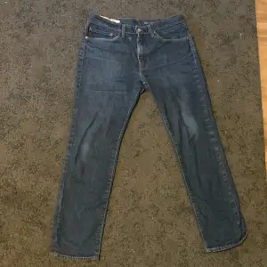 Mörkblåa levi’s 511. Säljer pga av att jeansen är för små. 