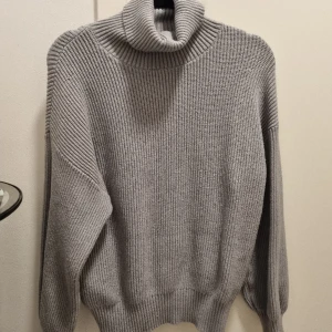 Tröja - Stickadtröja använd. Frakt tillkommer.