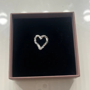 Ring - Sötaste ringen, säljs då den inte används längre💘 Hör gärna av dig om du har frågor💘