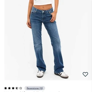 bootcut jeans - Helt nya blåa  lågmidjade bootcut jeans i stl 27 ( 36-38) från monki , Säljer då dom är för stora , skriv för bilder