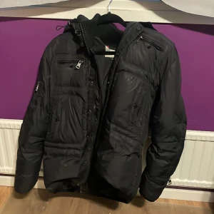 Moncler jacka - En Jacka som är äkta från moncler och är i storlek xl 