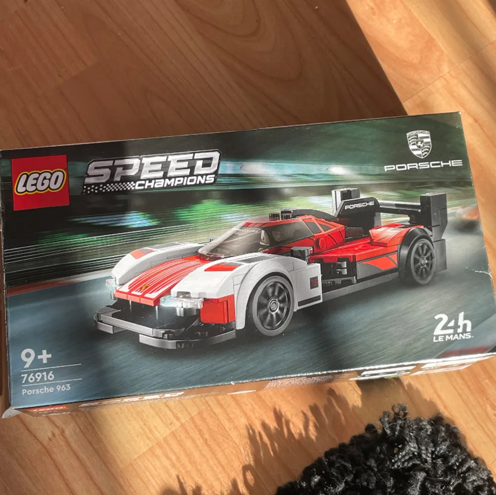 byggt sett, kommer med bruksanvisning och kartong (och bil såklart!!) lego speed champions Porsche 963. Övrigt.