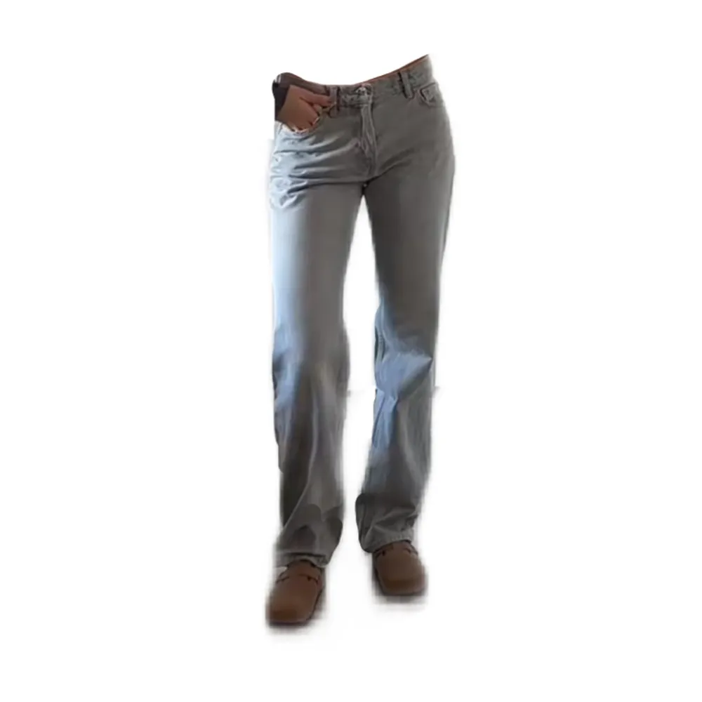 Säljer dessa lowwaisted jeans från Gina tricot i ljusblått! Perfekta jeans men tyvärr har jag växt ur dom😕 köpta för 499kr (lånad bild). Jeans & Byxor.