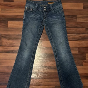 Jeans  - Säljer dessa superfina low waist jeansen då de tyvärr inte passar mig. Priset kan diskuteras 