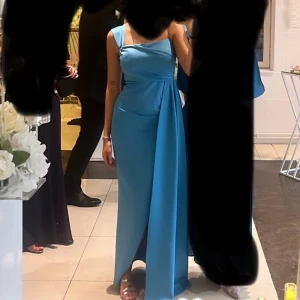 Fest klänning  - Som ny kan skicka fler bilder vid intresse