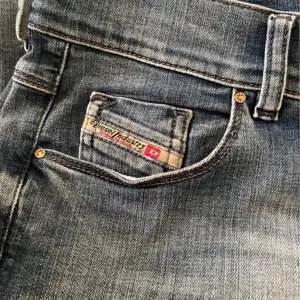 Lågmidjade diesel jeans i strl W26/L32 (XS) 