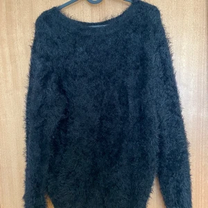 VILA mjuk tröja - Tröja från vila, jätte jätte mjuk i matrialet, storlek M, finns inte i deras sortiment längre, säljer då den inte kommer till andvändning, skriv om ni vill ha fler bilder! 💘