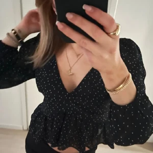 Blus - Supersöt blus använd vid 1 tillfälle, som ny! ❤️ använd gärna "köp nu"! Postar inom 24 h