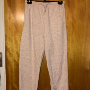 Högmidjade mjukisbyxor  - Nyskick  Xs-s Grå/rosa melerad färg