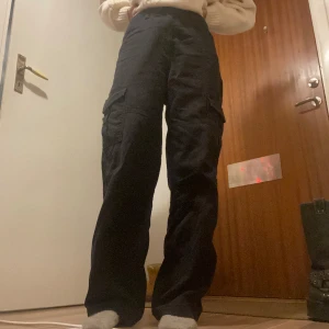 Black, Cargo pants - Från H&M, nyskick :) Storlek 36!