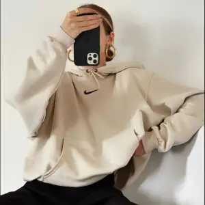 Märkes hoodie nike