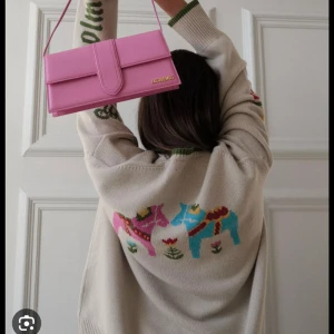 Chloeys ”Stockholm” sweater - Jättefin och sällsynt Chloe schuterman tröja! Nypris är ca 5000kr men med tanke på att tröjan är väldigt svår att få tag på och har en hög efterfrågan säljer jag för lite mer. 