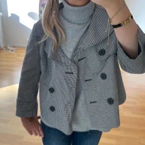 Trekvartärm jacka - Kort kappa med trekvartärm, jätte snygg & unik!!!❣️ passar xs-m ❤️ helt ny 